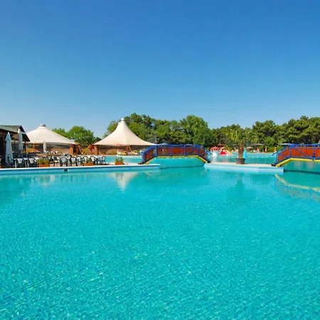 Holiday home Locazione Turistica Borsetti.9 *